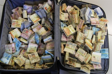Malas de dinheiro são apreendidas pela Polícia Federal de Foz do Iguaçu