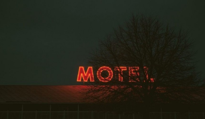 Pastor é preso após levar mulher a motel para ‘curá-la’ de câncer com óleo ungido e sabonete ‘consagrado’