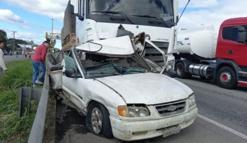 Motorista desce trocar pneu e morre atropelado na BR 277
