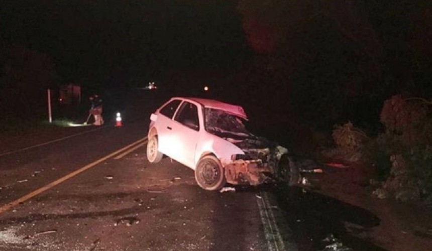 Homem morre em grave acidente entre carro e caminhão na BR-373