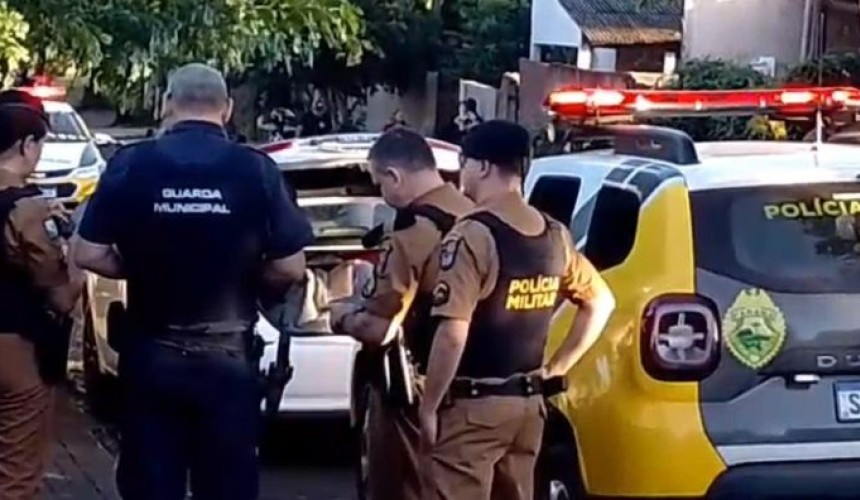 Cadáver é encontrado dentro de carro em Foz do Iguaçu