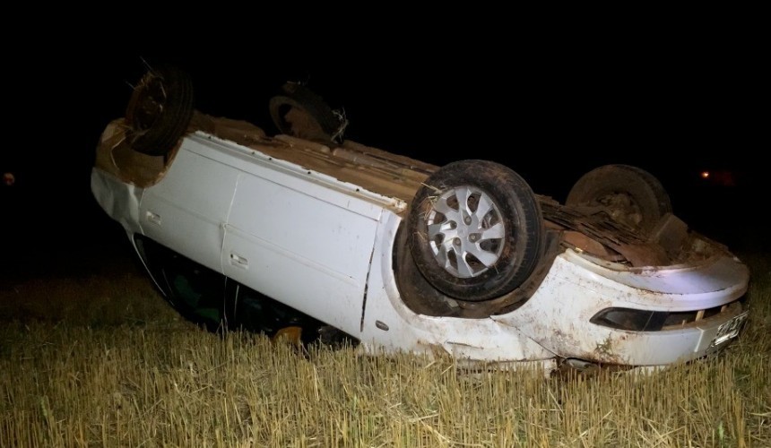 Motorista de 52 anos fica ferido em capotamento na PR 180, em Cascavel