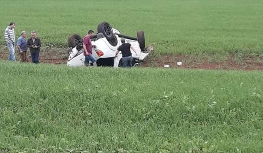 ACIDENTE ENVOLVE CAMINHONETE E TRATOR NA PR-158 ENTRE CORONEL VIVIDA E CHOPINZINHO