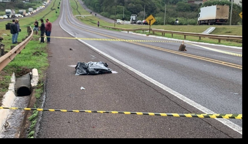 Homem de 30 anos morreu na hora ao ser atropelado por caminhão na BR-277 em Cascavel
