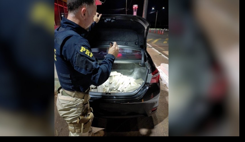 PRF apreende mais de 100 quilos de maconha e recupera carro roubado em Santa Terezinha de Itaipu
