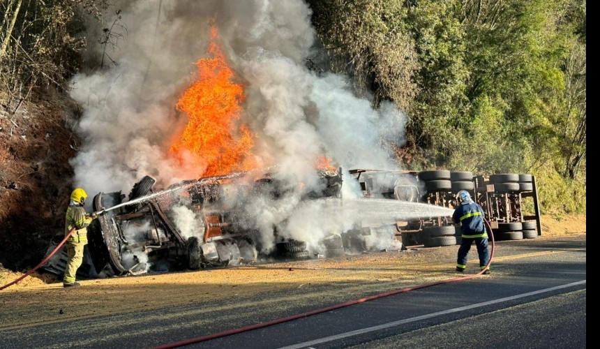 ​Caminhão tomba e pega fogo em Laranjeiras do Sul