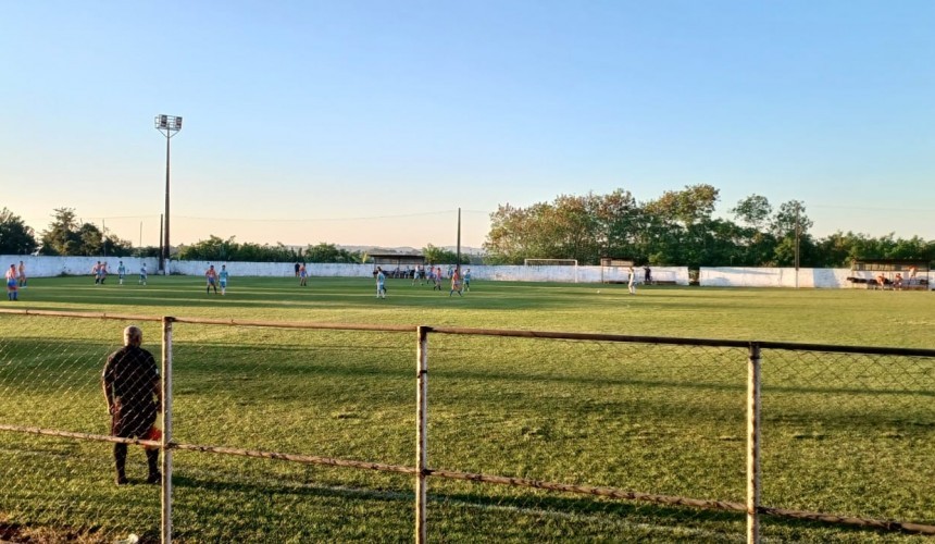 Seis jogos abriram neste final de semana o Campeonato de Futebol de Campo em Capitão