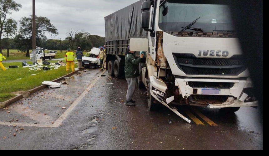 Condutor fica preso às ferragens após acidente na BR 277