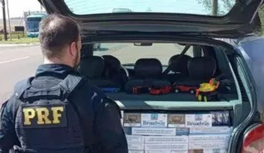 Criança é transportada em carro recheado de cigarros no Paraná