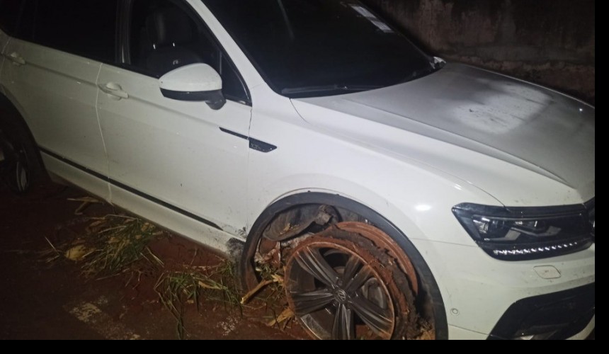 Após perseguição, motorista abandona carro com 251 quilos de maconha na BR 467