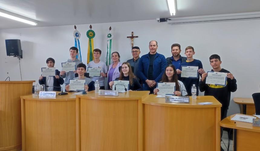 Alunos do Colégio Carlos Argemiro Camargo de Capitão apresentaram indicações na Câmara de vereadores através do programa Parlamento Jovem