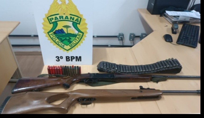 Homem é preso com armas e munições após expulsar esposa de casa no Paraná