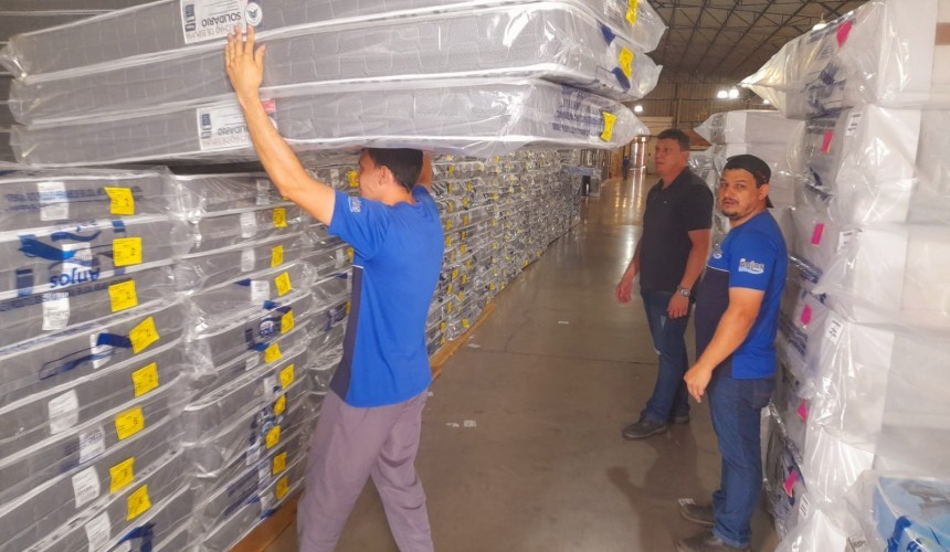 Empresa Anjos de Capitão doa colchões e produzirá outros à preço de custo para famílias atingidas por enchentes no RS