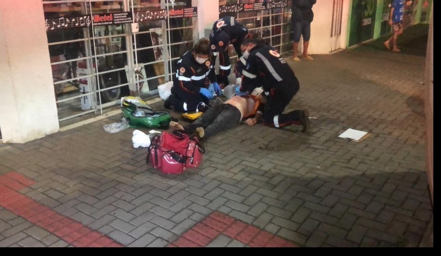 Homem morre ao ser esfaqueado na Rua Rio Grande do Sul em Cascavel