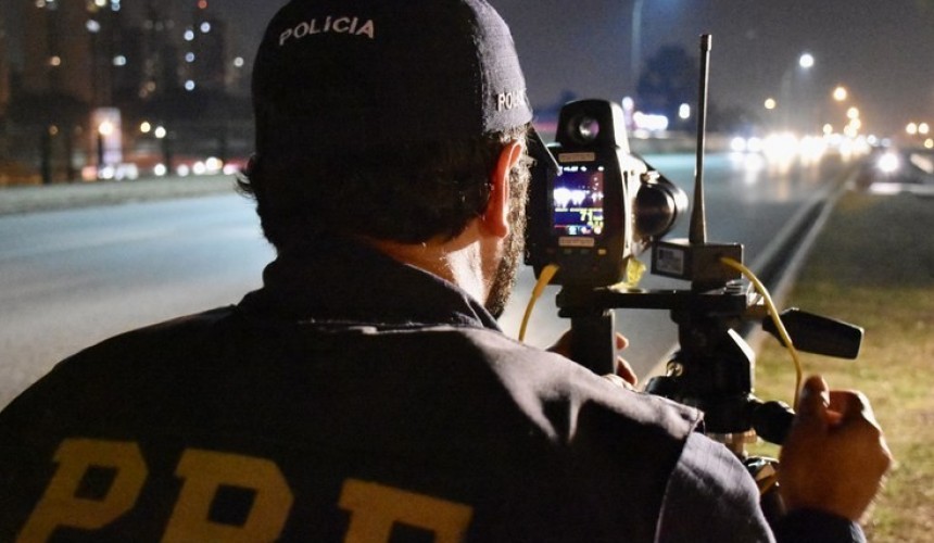 Radares da PRF flagram mais de mil motoristas por dia durante feriadão no Paraná