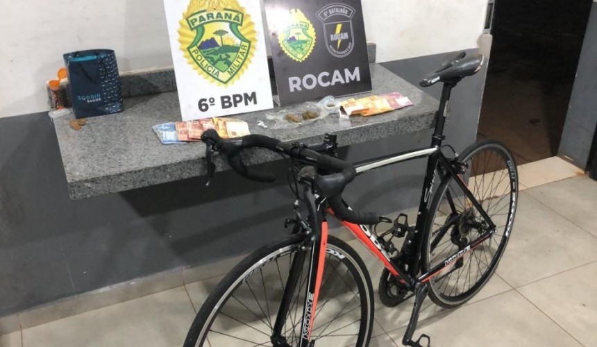 Mulher é presa em Cascavel com crack maconha e bicicleta furtada