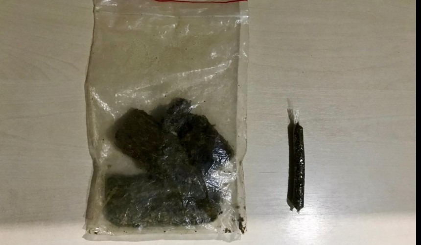 Rotam aborda veículo e apreende pequenas porções de maconha em Capitão
