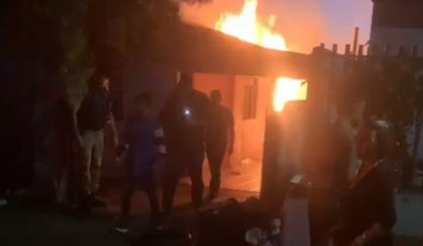 Duas casas são consumidas pelas chamas em Santa Tereza do Oeste