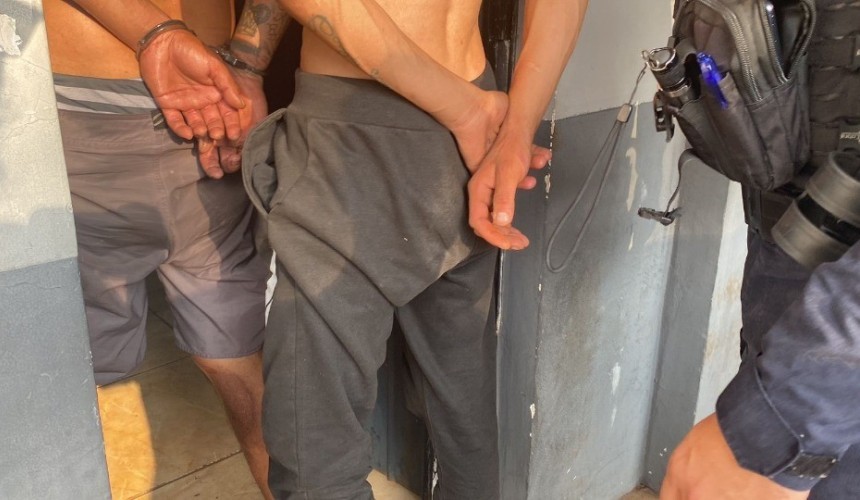 Dupla é detida com quatro pedras de crack na Praça da Bíblia em Cascavel
