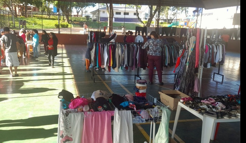Bazar beneficente promovido pela S.O.S 4 Patas de Capitão arrecadou aproximadamente 5 mil reais