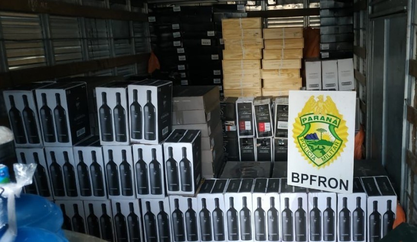 BPFRON apreende caminhão carregado com 539 caixas de vinho argentino