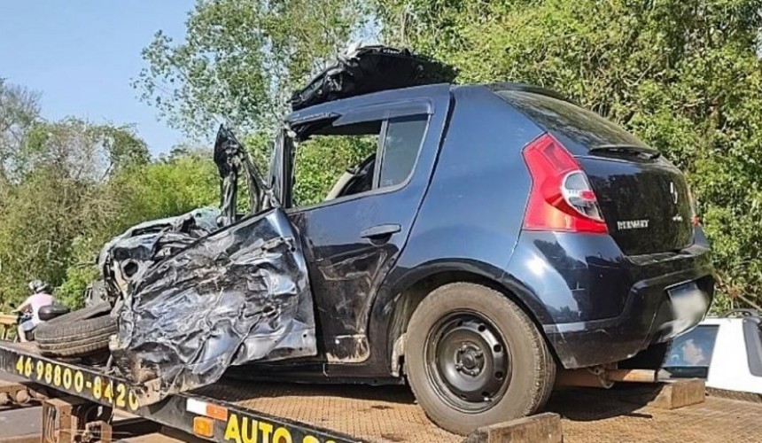 Colisão frontal entre carro e caminhão deixa homem gravemente ferido na BR-163 em Planalto