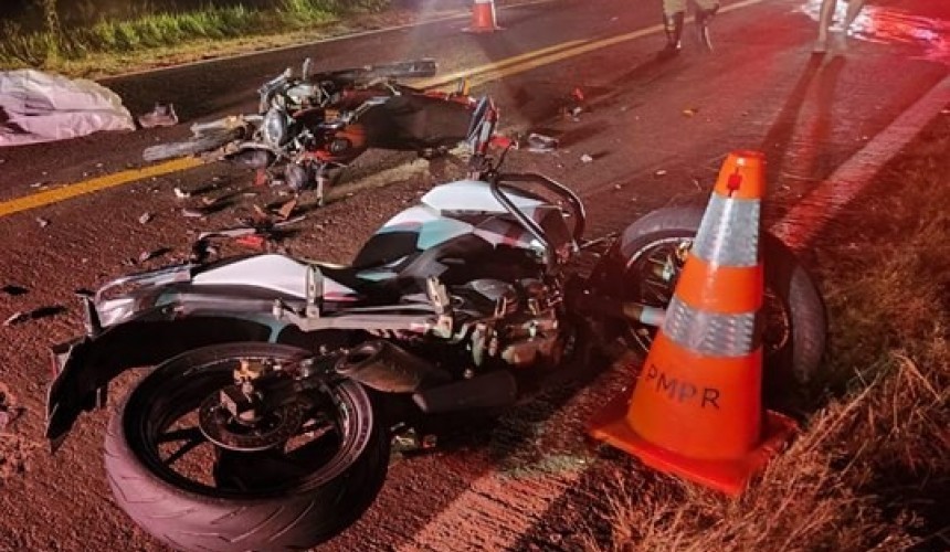 Colisão frontal entre duas motocicletas deixa um morto e dois feridos na PR-180
