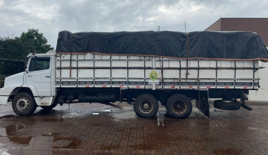 BPFRON apreende caminhão carregado com 12 toneladas de carvão vegetal da Argentina