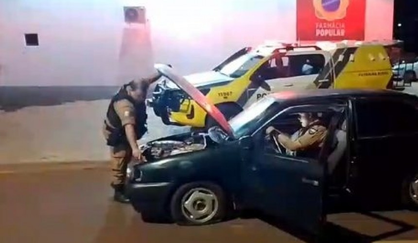 Assaltantes armados rendem vítimas e roubam carro com mercadorias de vinho na BR-369