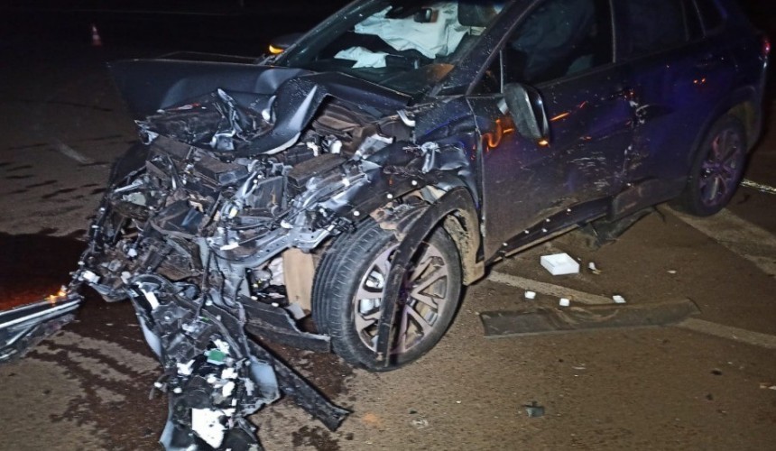 Grave batida deixa carros destruídos na BR-163 entre Cascavel e Toledo