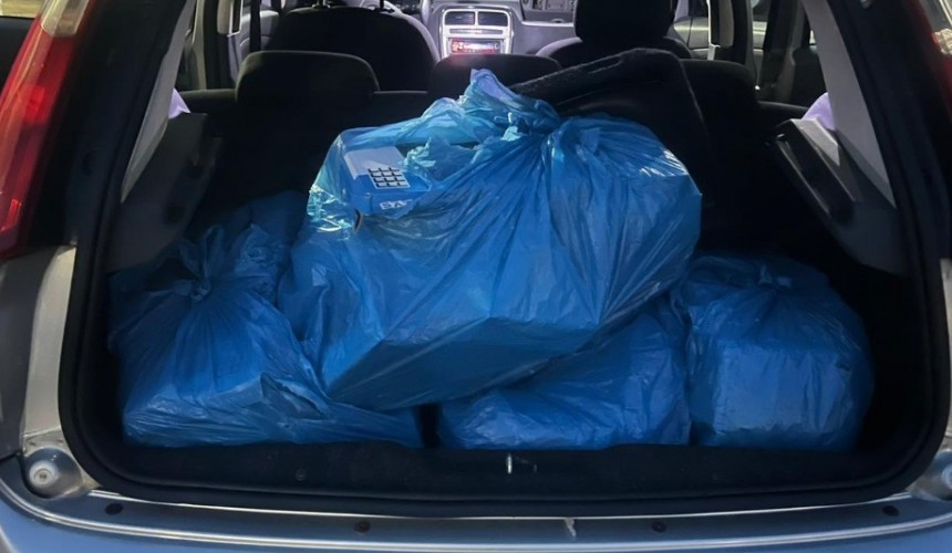 Carro com mercadorias estrangeiras é apreendido em ação conjunta em Cascavel