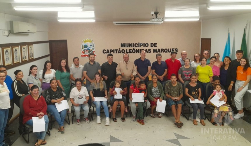 Governo Municipal e Câmara de Vereadores de Capitão entregam moradias para famílias carentes do município