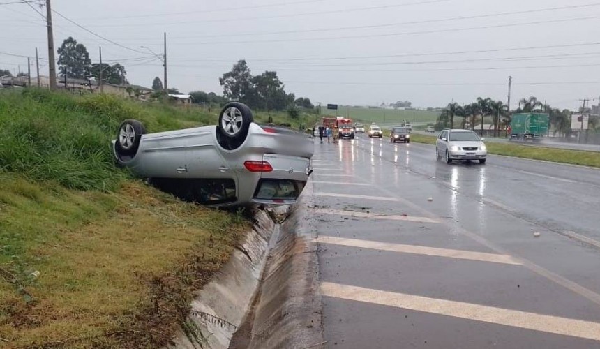 Jovem é atropelado enquanto trocava pneu de carro na BR-467 em Cascavel