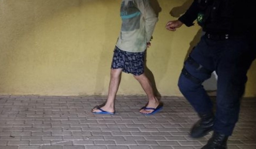 Homem é detido após ameaçar mulher de morte no Santa Felicidade