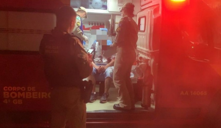 A ala Karatê Kid: homem é agredido com chute na cabeça em ônibus do transporte público em Cascavel