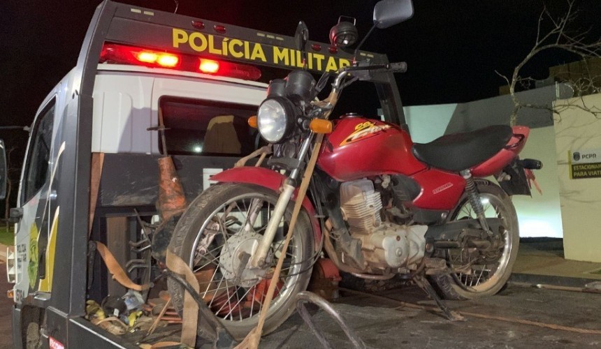 Empurrado motocicleta com registro de furto, homem é detido em Lindoeste