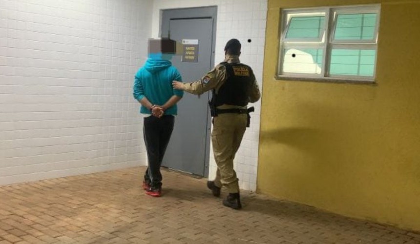 Homem é detido após ameaçar a própria mãe em Cascavel