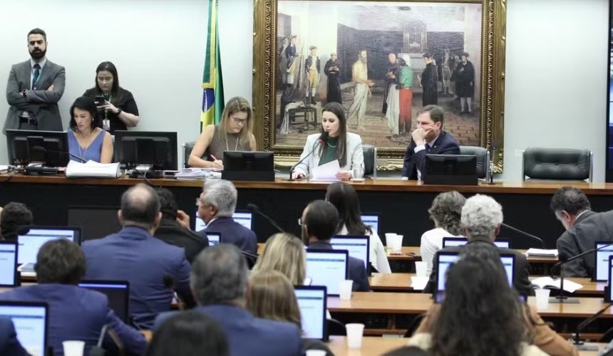 CCJ da Câmara aprova PEC que pode acabar com aborto legal no Brasil