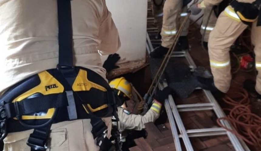 Duas mulheres morrem após caírem em fossa de 10 metros em Corbélia
