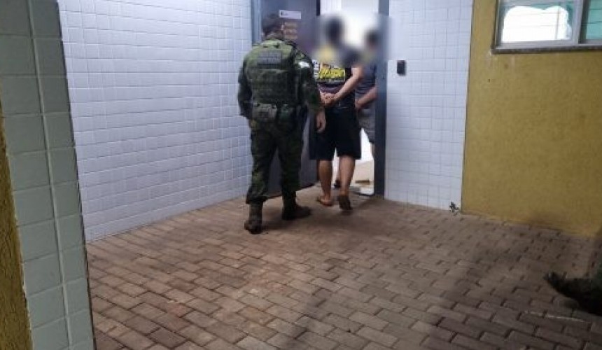 Grupo é detido com duas armas de fogo em Capitão