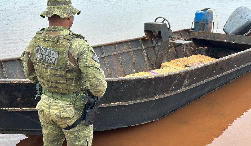 Barco com cerca de R$ 1 milhão em maconha é apreendido em Santa Helena