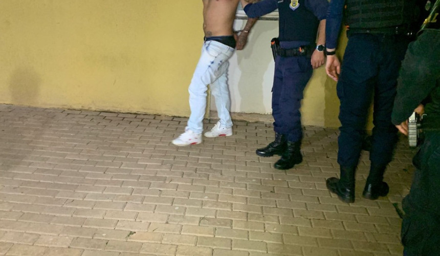 Homem urina perto de criança e desacata guardas municipais no Lago Municipal de Cascavel