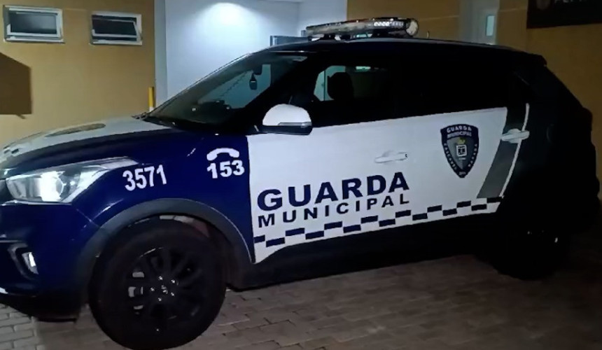 Pego na capoeira: homem descumpre medida protetiva, foge da GM e é detido em matagal em Cascavel