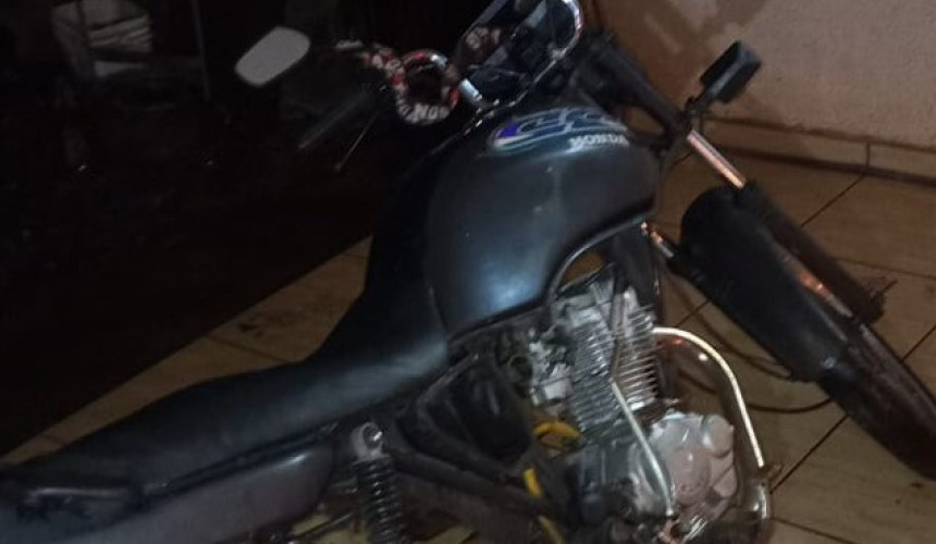 Adolescentes tem motocicleta apreendida por pendencias em Boa Vista da Aparecida