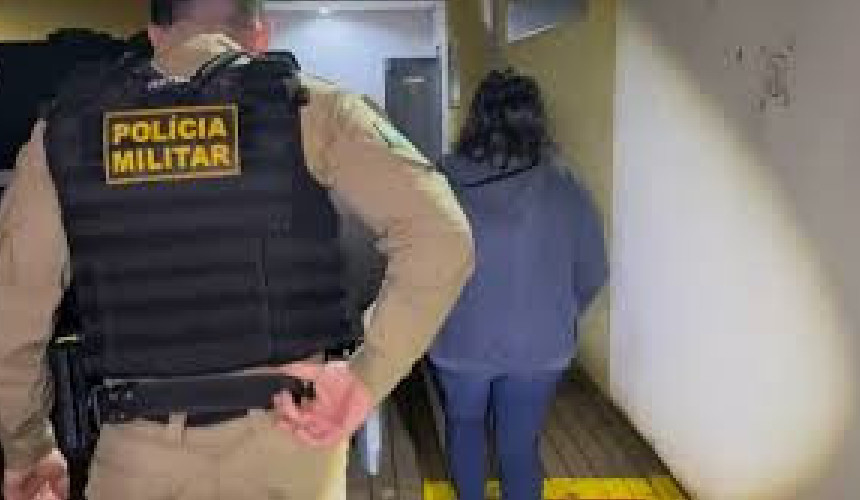 Menina caminha 7 km descalça e denuncia maus-tratos da mãe que acaba detida em Cascavel