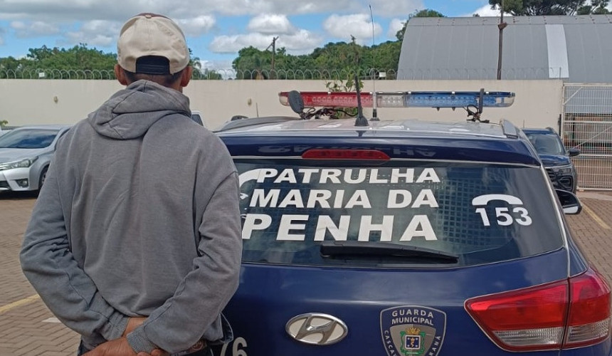 Homem é detido após cortar cabelo da ex-esposa e agredi-la com socos