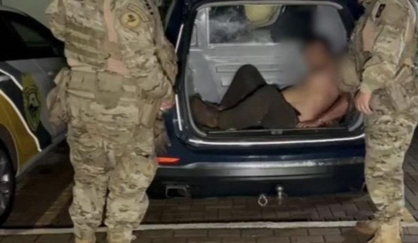 Após dormir no camburão, detido por embriaguez em Céu Azul é acordado na Delegacia de Cascavel