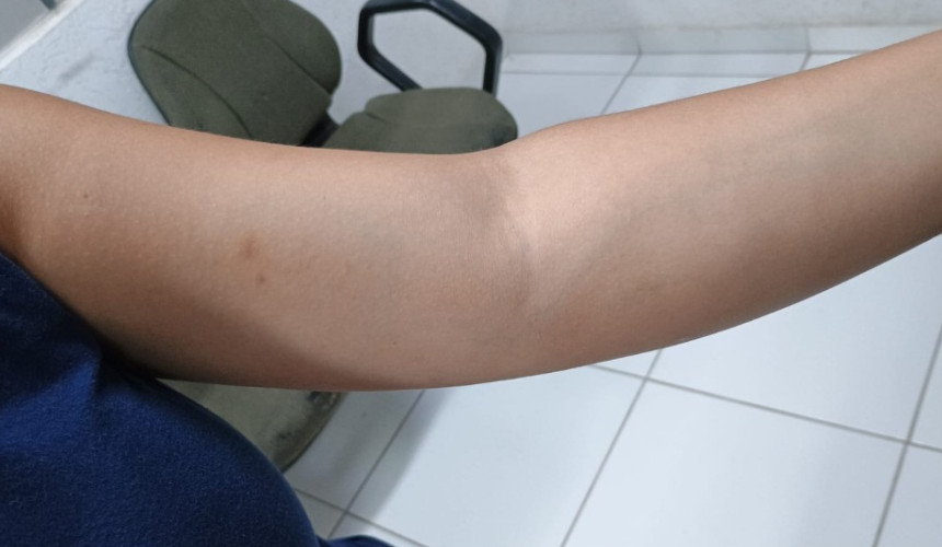 Mulher mantida em cárcere privado mandou e-mail e escreveu bilhete por ajuda