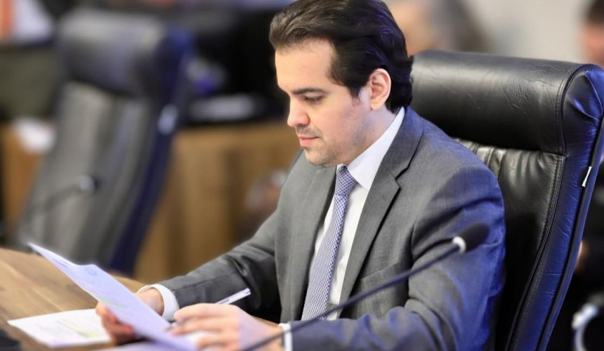 Deputado Luiz Guerra visita Rádio interativa e fala sobre recursos trazidos para Capitão