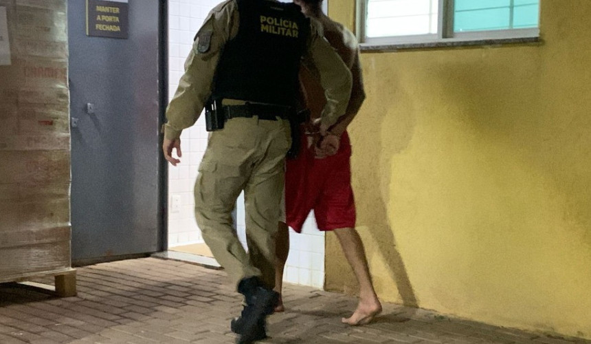Homem é preso por arrastar esposa pelos cabelos em Cascavel